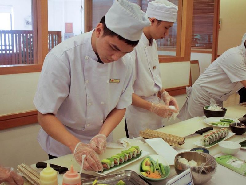 Tuyển Nhân Viên Phụ Bếp/ Cuốn Sushi Tại Đức